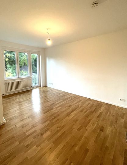 Großzügige 3 Zimmerwohnung mit Balkon und eigenem Garten